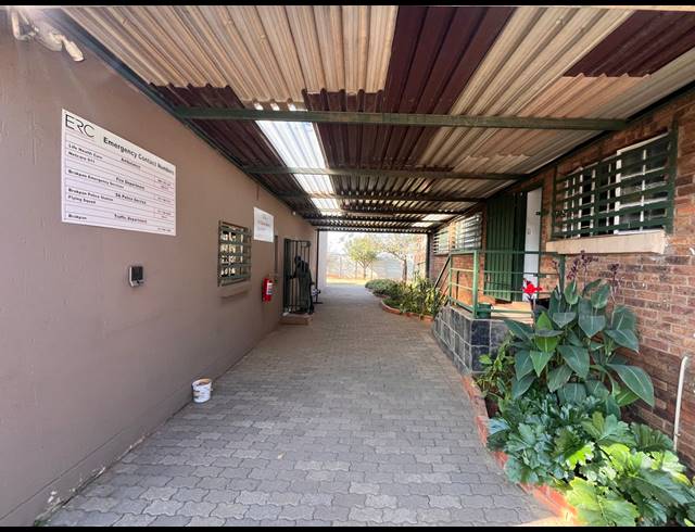 140M² BUSINESS TO LET IN VULCANIA